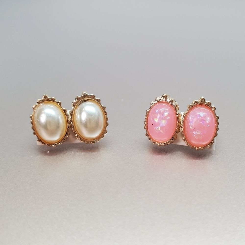 Oval Stud Earrings - 1 Pair